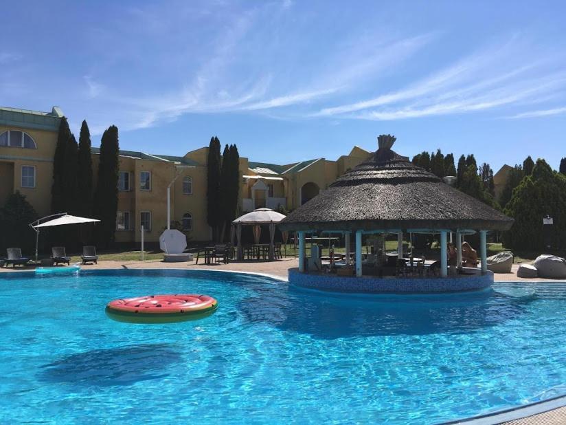 Mediterran Apartman With Pool Siofok Bagian luar foto