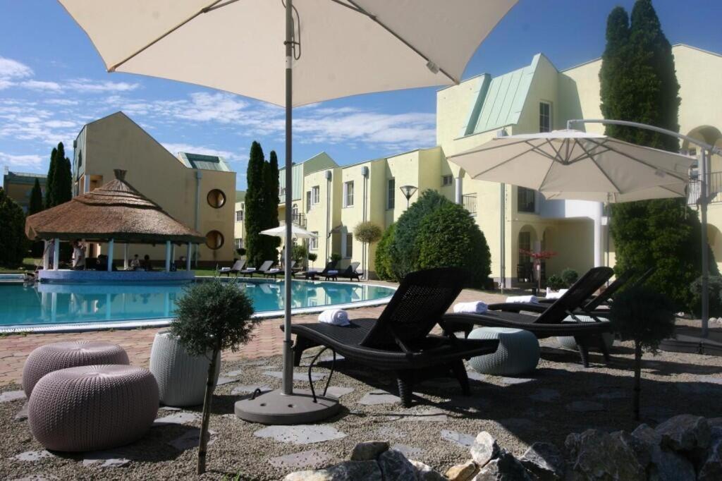 Mediterran Apartman With Pool Siofok Bagian luar foto