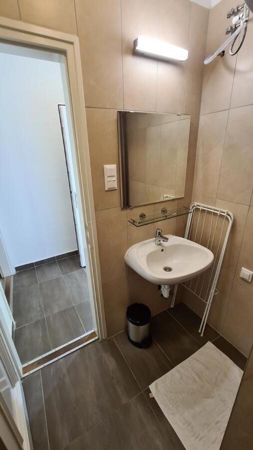 Mediterran Apartman With Pool Siofok Bagian luar foto