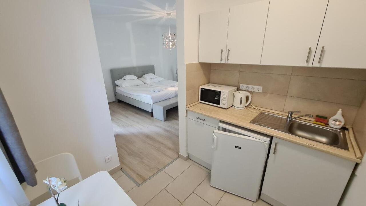 Mediterran Apartman With Pool Siofok Bagian luar foto
