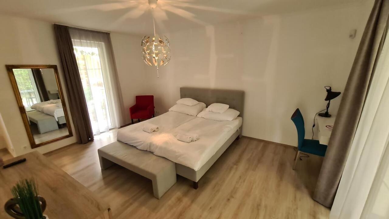 Mediterran Apartman With Pool Siofok Bagian luar foto