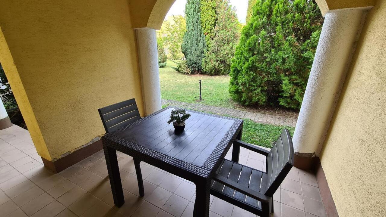 Mediterran Apartman With Pool Siofok Bagian luar foto