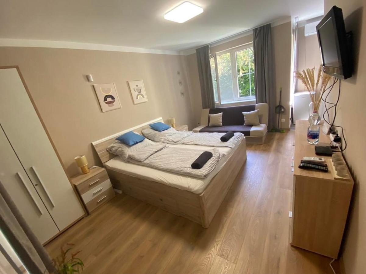 Mediterran Apartman With Pool Siofok Bagian luar foto