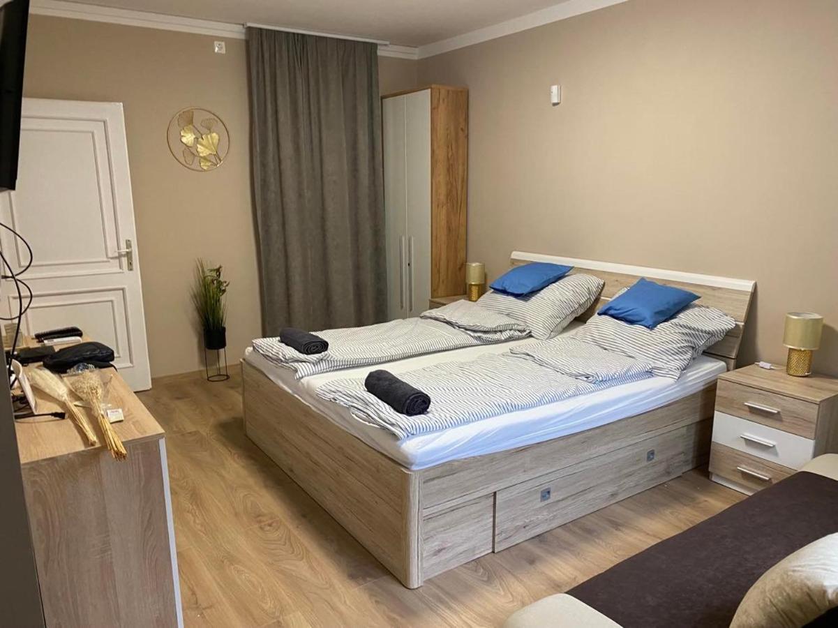 Mediterran Apartman With Pool Siofok Bagian luar foto
